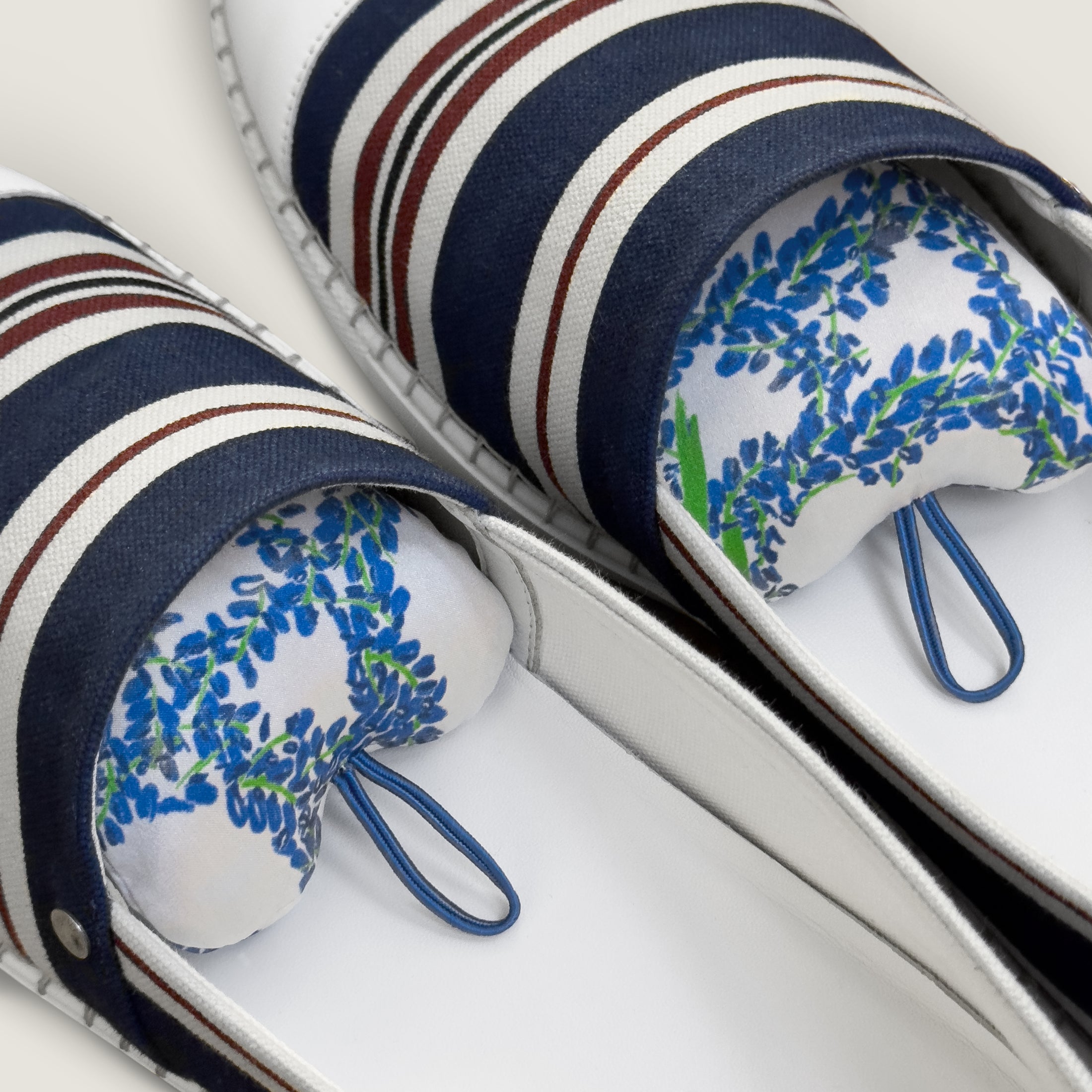 Paresse Paris lifestyle home flowers print blue Lavande Celeste silk lavender sachet set heart shape beauty accessories gifting made in france parisian