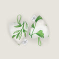 Charger l'image dans la visionneuse de la galerie, Paresse Paris lifestyle home flowers print green Foret Secrete silk lavender sachet set heart shape beauty accessories gifting made in france parisian
