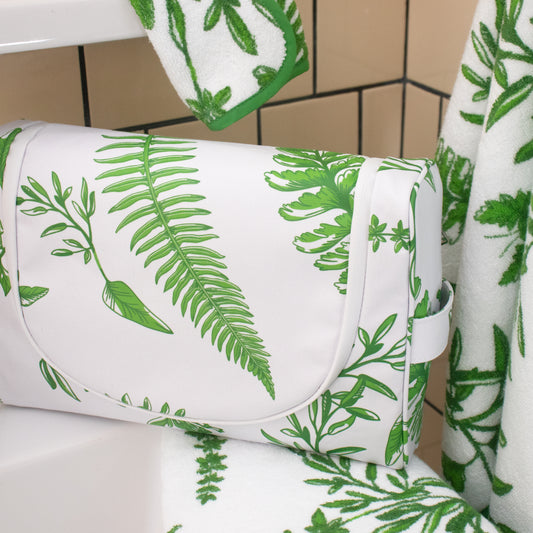 Paresse Paris lifestyle brand home foret secrete flowers parisian gifting green prints made in france waterproof coated canvas toiletry cosmetics case zipper functional travel